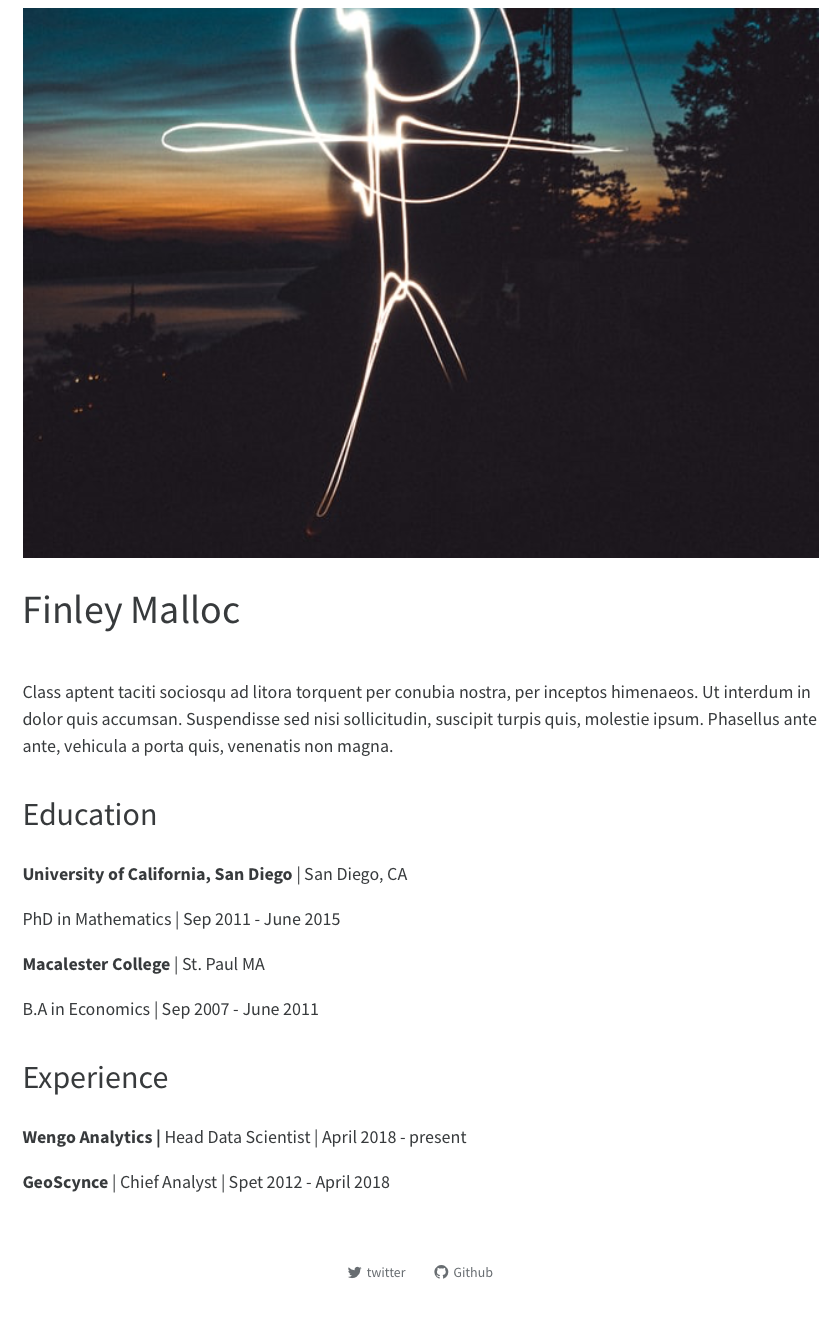 marquee 템플릿의 소개 페이지 스크린샷. 상단에 큰 정사각형 이미지가 있고, 아래에는 이름 제목과 본문 문단, Education, Experience 섹션이 있습니다. 페이지 하단 중앙에는 Twitter와 GitHub 링크가 아이콘과 함께 표시됩니다.